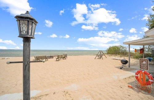 Sunnyside 2BR 1BA Relaxing Lakefront Retreat - Foto 33