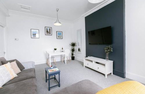 Spacious Apartment, Free Parking, Central Location Near To Uni, Hospital, Town - Foto 4