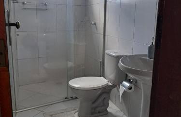 Dois quartos Cozinha completa Wi Fi Self check in com senha Central e perto de tudo a 4,4Km da Rodoviária e 15,4Km do Aeroporto Apartamento 101 - Foto 10