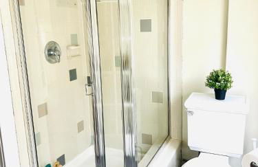 Spacious 6BR Home - Near Top Attractions - Photo 36