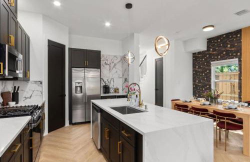 Chic 4BR Getaway Near NRG TMC - Foto 16