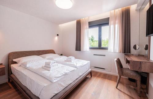 NEW! Luxury Villa Carlotte with 11m pool - Foto 32