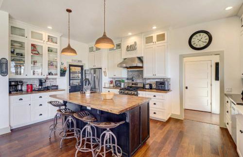 Spacious Farmhouse Near Hikes and Waterfalls - Foto 9