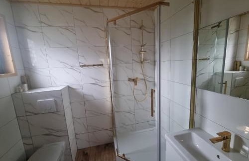 Amber Barn - Bursztynowa Stodoła - Noclegi u Loni - w zacisznym centrum nad morzem z parkingiem - Foto 15