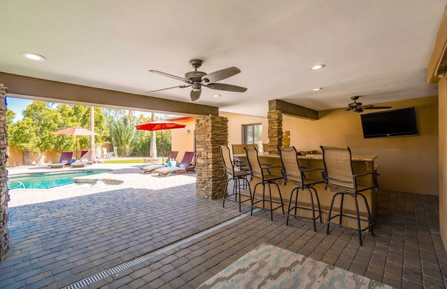 Sereno Ranch by Avantstay Sleeps 16! Outdoor Bar/kitchen, Pool, Fire Pit & Hot Tub! - Foto 48