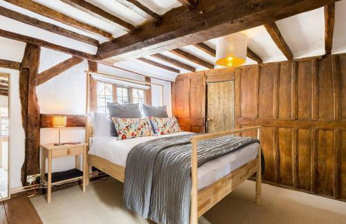 3 MASONS COURT The Oldest House in Stratford Upon Avon, Warwickshire. - Foto 11