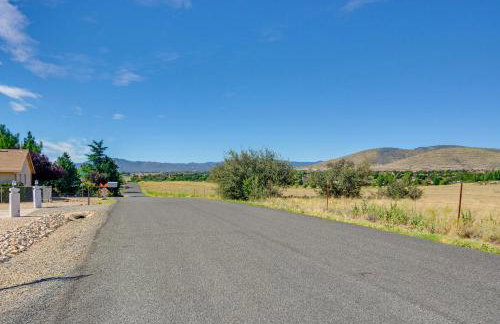 Hot Tub and Fire Pit Prescott Valley Retreat! - Foto 25