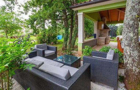 Beautiful Apartment In Cabrunici - Foto 12