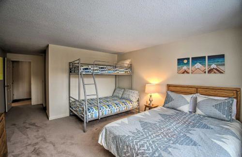 Spacious Ski-inandOut Black Mountain Home with Deck! - Foto 23