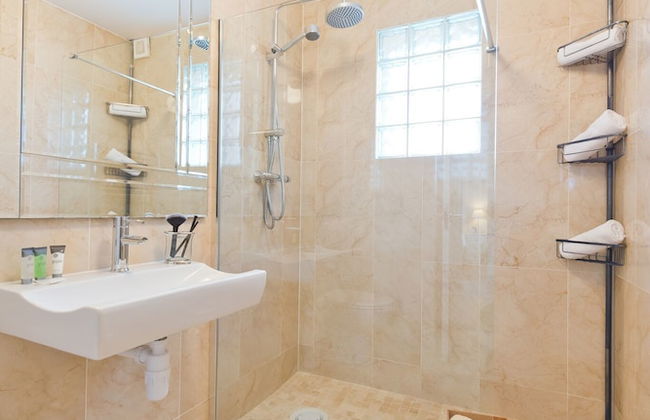 Broc House Suites - Photo 50