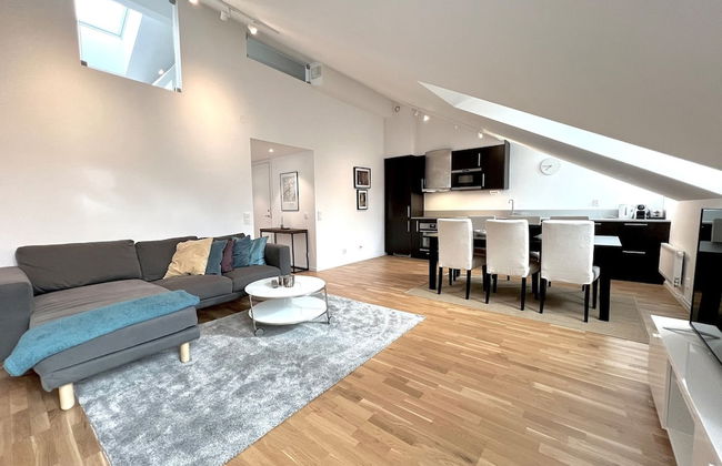 Elegant Apartment in the Heart of the City - Photo 2