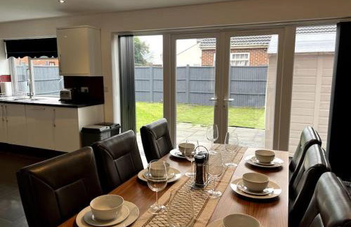 Large 5 Bedroom House Sleeps 10 Ideal for Contractors - Foto 1