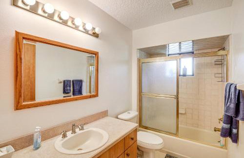 Lake Smith Getaway with Dock Families Welcome! - Foto 14