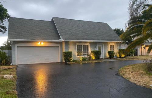 5 BR House 4 Minutes from the Beach - Foto 17