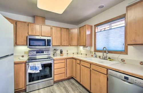 Pet-Friendly Ocean Park Home with Decks and View! - Foto 13