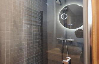 Chalets Horizon Blanc - Vue exceptionnelle Loup Blanc -Sauna extérieur Ours des Glaces -5 étoiles - Foto 71