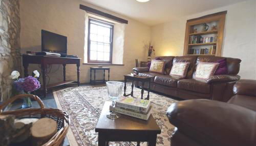 Panteurig Farmhouse - Photo 3