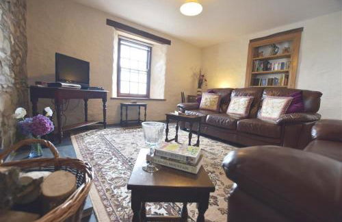 Panteurig Farmhouse - Photo 3