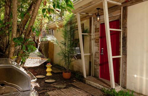 The Rum Locker - 1 King - 2 Twins - Private home and Patio - Sleeps 4 - Foto 27