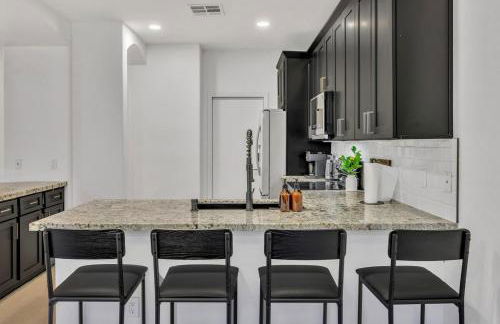 Modern 4BR Retreat in Prime Gilbert Location - Foto 16