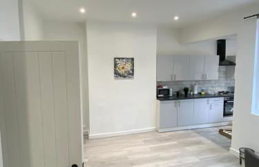 Stylish Home - Close to City Centre, Anfield Stadium - Free Parking - Foto 1