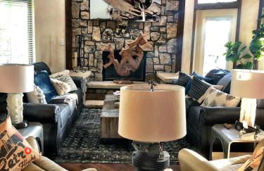 C25, Four bedroom, 4 1 2 bath luxury log-sided cottage with hot tub cottage - Foto 12