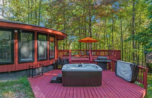 Cabin w hot tub & fire pit at The Woods Resort - Foto 7