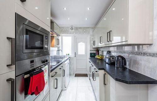 Cozy 3 Bedroom House in Aveley, Thurrock - Foto 8