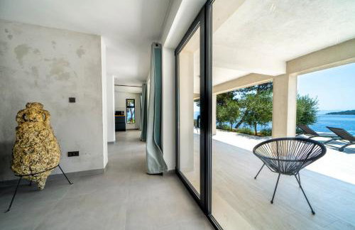 Seafront Villa Serenita - Photo 8