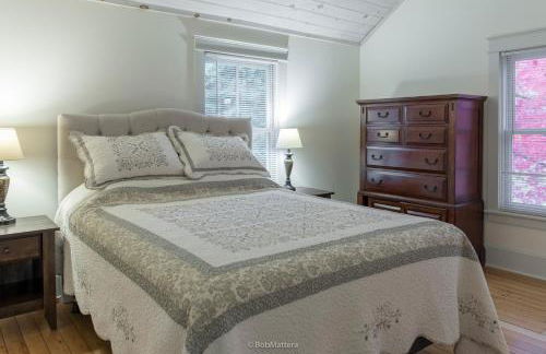 Restored 1881 Farm House - Foto 24