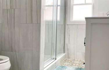 Newly renovated 4 bedroom apartment near downtown. - Foto 36