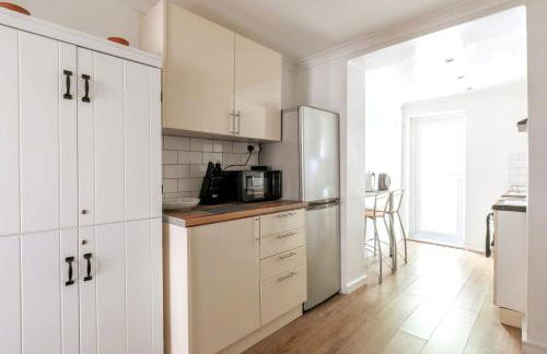 Stylish 2BD Family Hideaway in Dover - Foto 12