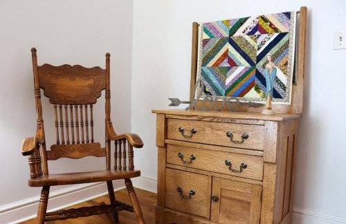 Large home with hot tub in serene wooded setting - Foto 11