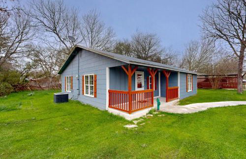 Walk to Medina River Cowboy Cottage with BBQ Pit - Foto 1