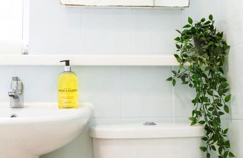 3 Bedroom House, Free Parking and Self Check In - Foto 13