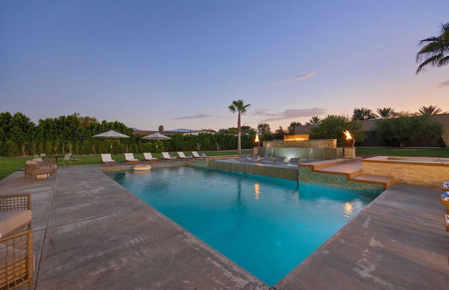 Starlight Estate by Avantstay 26 People! Architectual Mansion w/ Pool, Tennis Court, Game Room - Photo 34