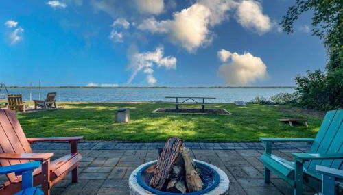 The Jackson Cottage on Grass Lake Waterfront 2 1 Nautical Cottage with Hot Tub Firepit & Year-Round Fun - Foto 5