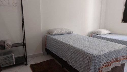 Dois quartos Cozinha completa Wi Fi Self check in com senha Central e perto de tudo a 4,4Km da Rodoviária e 15,4 km do Aeroporto Apartamentos 102 e 302 - Foto 4