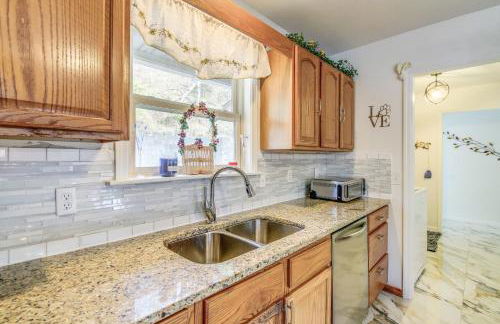 Waterfront Dandridge Cabin, 24 Mi to Pigeon Forge! - Photo 10