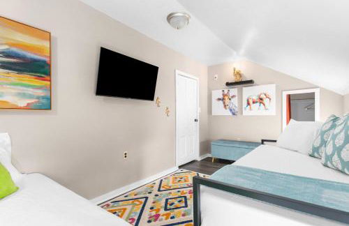 Roomy Central Hub, Games, Fire Pit & Downtown Fun - Foto 49