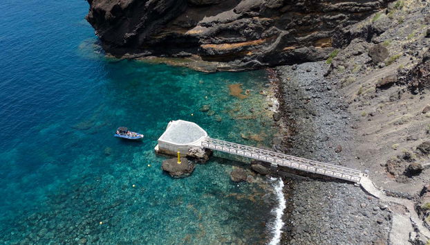 Barco en bahía de masca