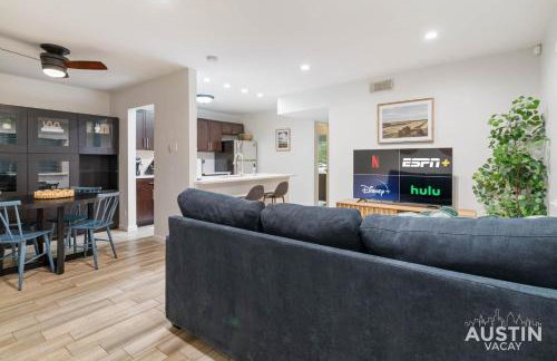 1BR 1BA Pet Friendly Condo w Pool, Gym, Walk to SoCo and Lake by Austin Vacay - Foto 1