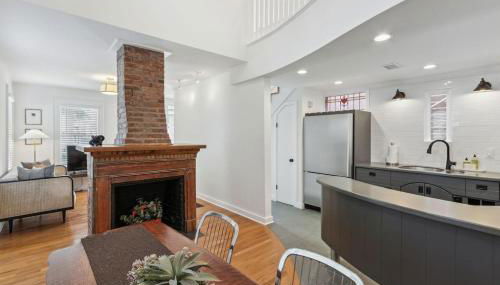 Rare Downtown Oasis | Private Pool + Parking - Foto 4