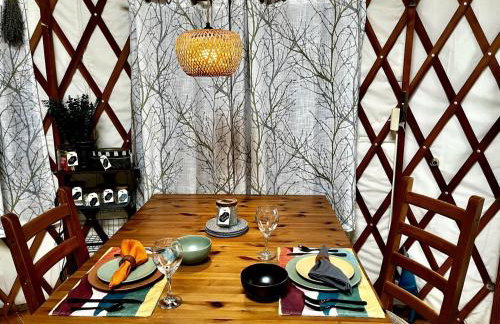 Incredible Equipped Yurt Amazing for a Glamping Experience in East Meredith, New York - Foto 40