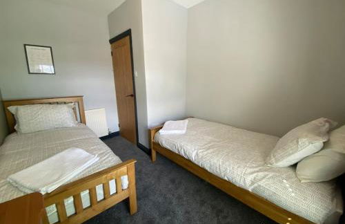 HOT TUB - Miners Cottage - edge of Brecon Beacons National Park - Heritage Town - Foto 31