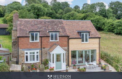 Modern Snitton Cottage & Gardens - Photo 2