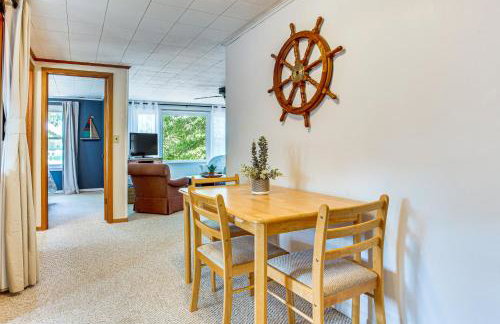 Lakefront Home with Patio in Havana! - Photo 7