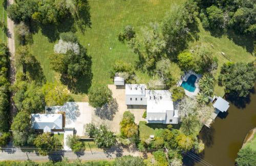 Stunning Waterfront Rental Property with Private Dock and Pool - Foto 29