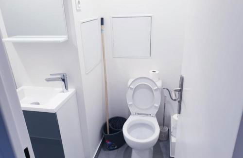 Grand Appartement 5 chambres, 5 télévision , 95 m2, vue mer, tramway sur place, gare train 2 min, aéroport 5 min , Large Apartment 5 bedrooms, 5 televisions, 95 m2, sea view, tram on site, train station 2 mins, airport 5 mins - Foto 11