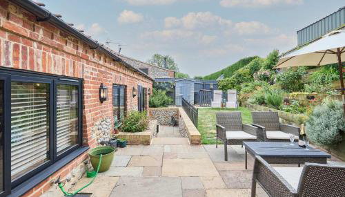 Host & Stay - Rupert's Barn - Foto 4, Garden, sunbed